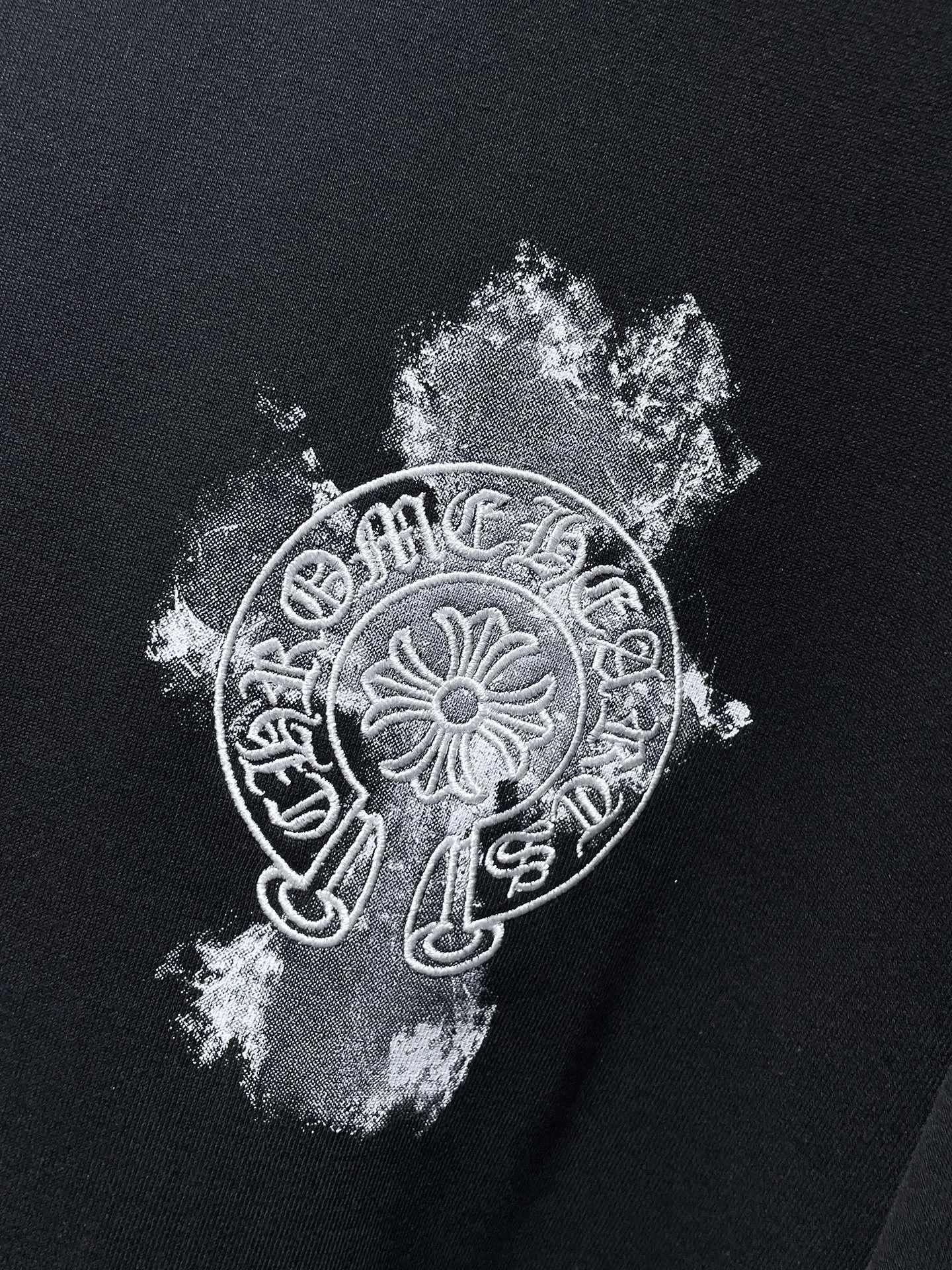 P216 Chrome Hearts Autumn and Winter 2025 Counter synchronization High-weight, environmentally friendly and high-quality top-quality fabrics Three-dimensional Sanskrit embroidered cross round neck sweatshirt Hand-painted dyeing and embroidery Counter synchronization 1:1 replica version Recommended color: black White Size: S, M, L, XL